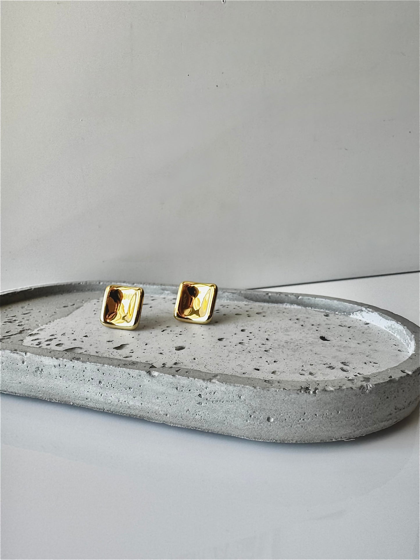 Linea Studs